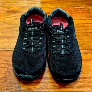 Skechers relaxed fit memory foam-size 7.5 Wide